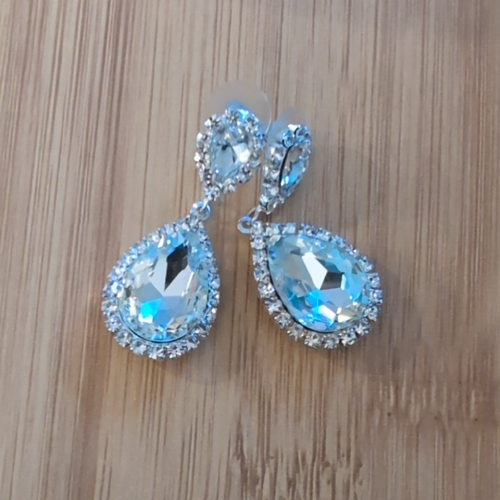 Elegant Silver and Blue Teardrop Earrings - Picture 4 of 4